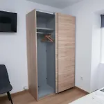 Raianos بيت ضيافة توي