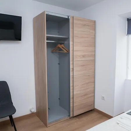 Raianos Guest house Tui